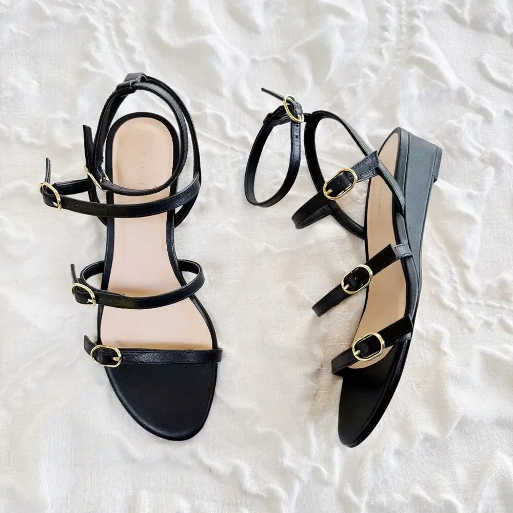 Stuart Weitzman Grecian Buckle Wedge Sandal In Black Leather Size 8 New - Picture 7 of 7